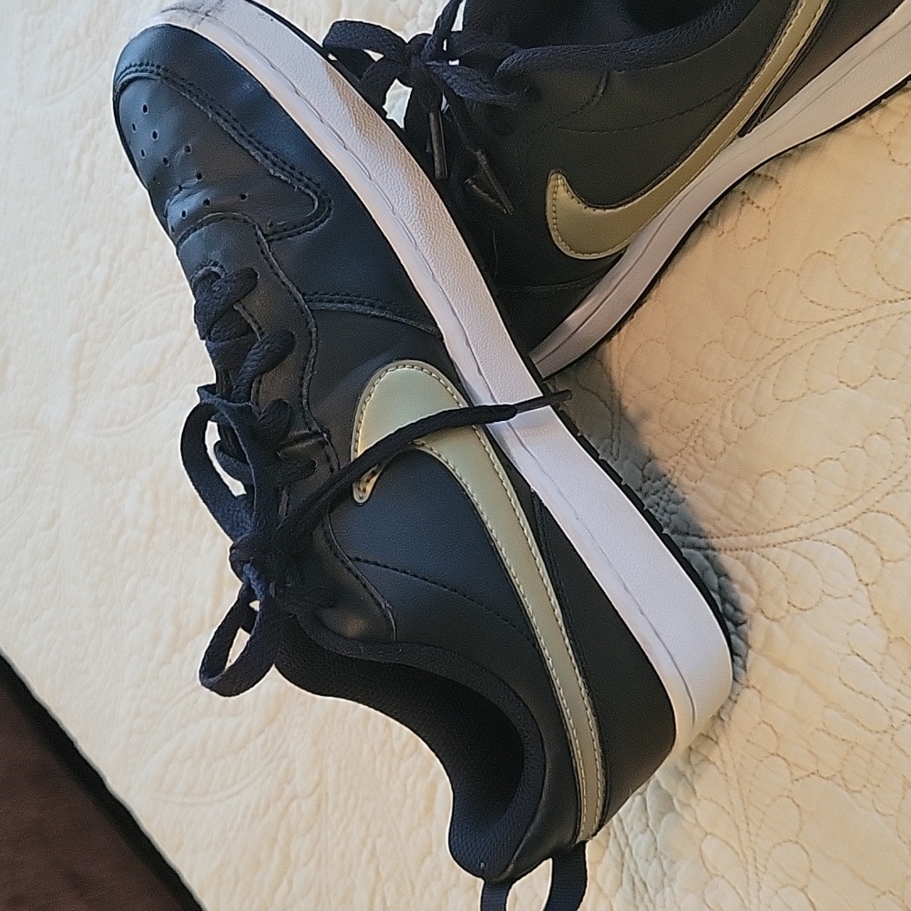 mens nike black and gold